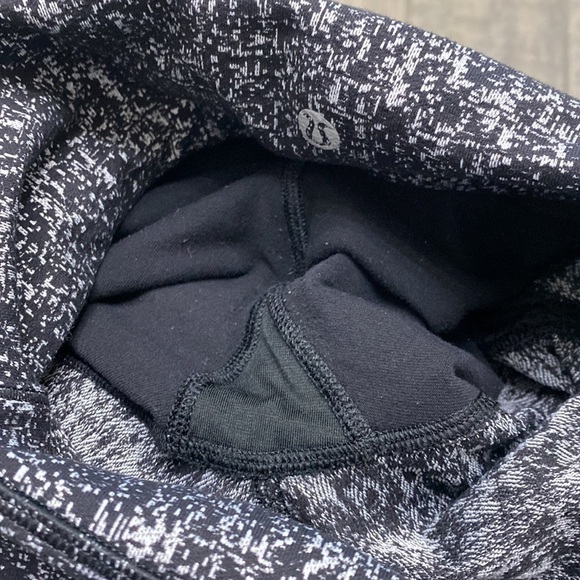 Lululemon Black and white high rise leggings size 4 - Picture 11 of 11